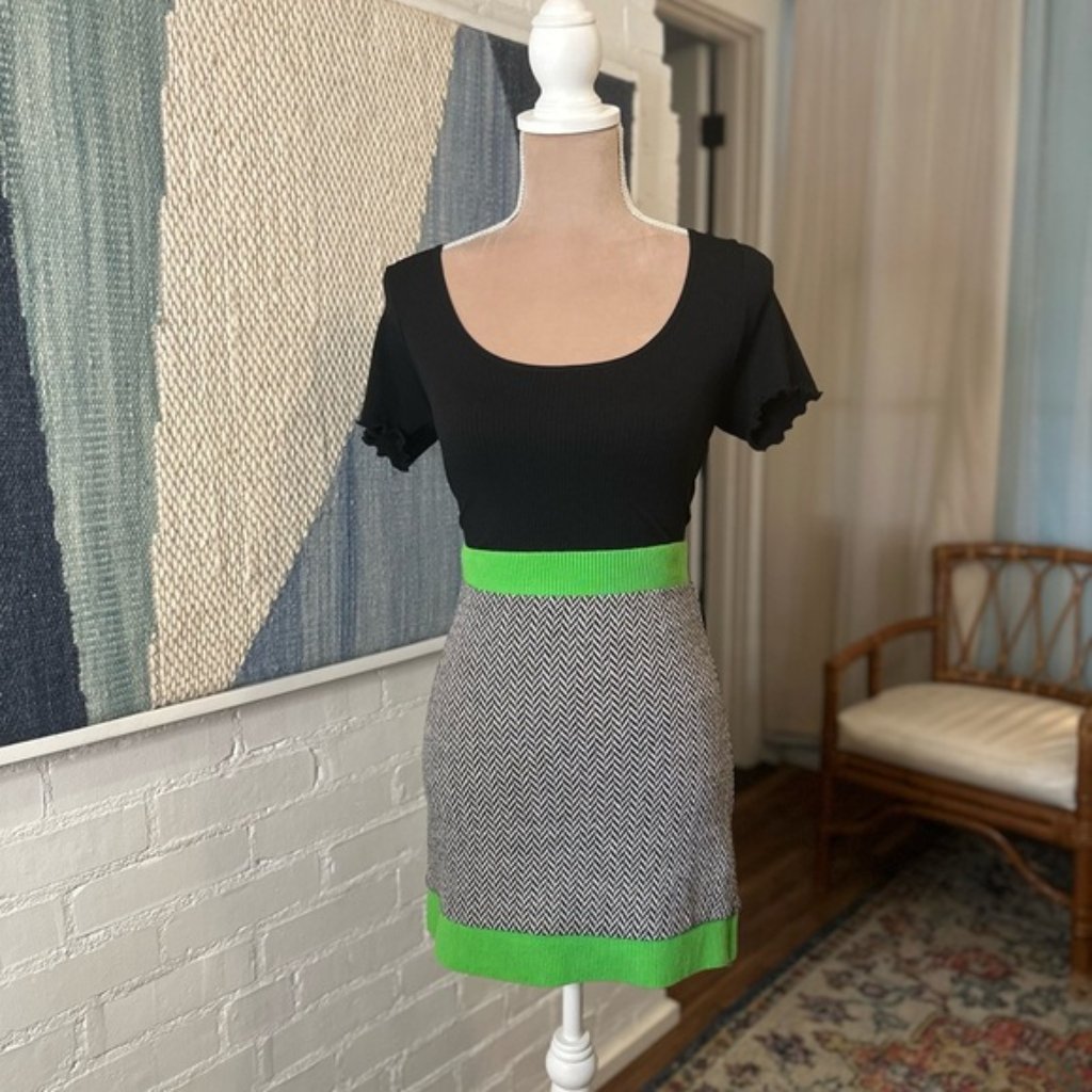 Nwt Green Hem Black And White Jacquard Skirt